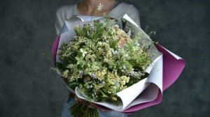 Упаковка букета листами без фиксации. Вариант 1