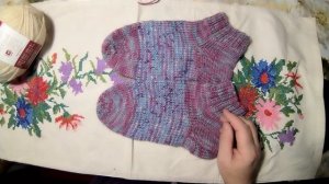 Мои продвижения.Связала носочки и учусь вязать варежки круговыми спицами.