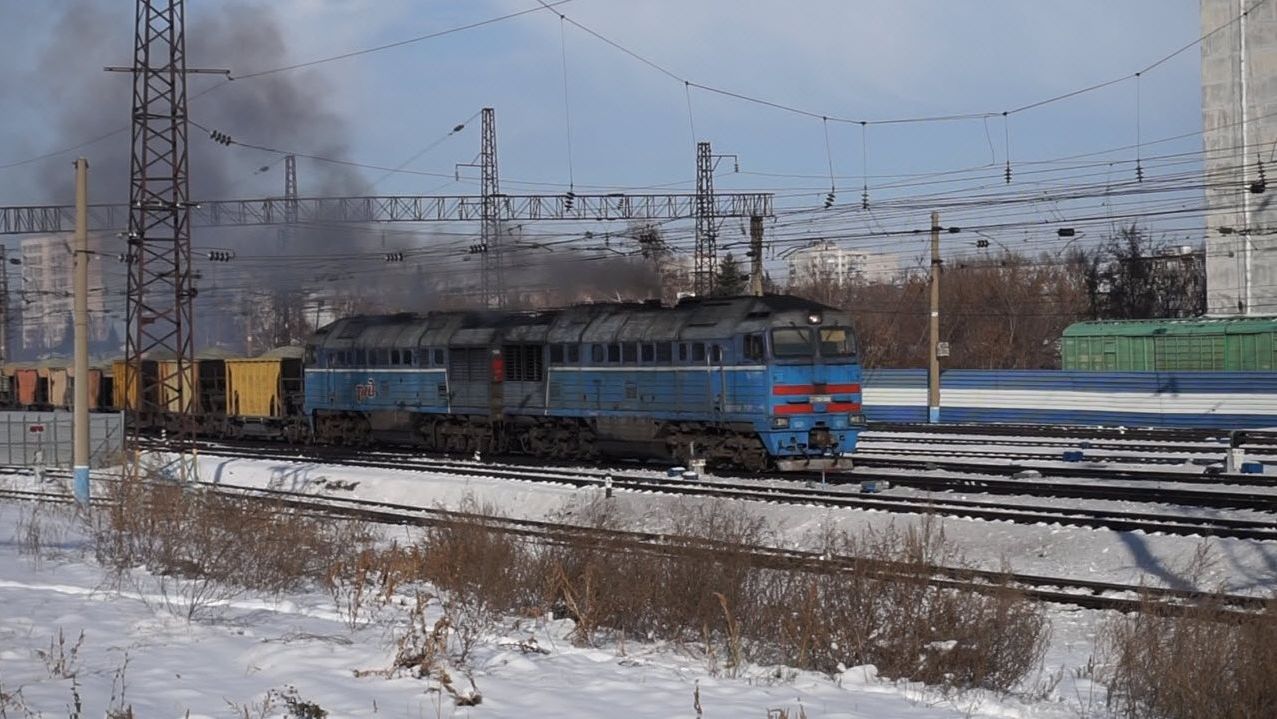 Тепловоз 2ТЭ116У-0090 с дозаторами.