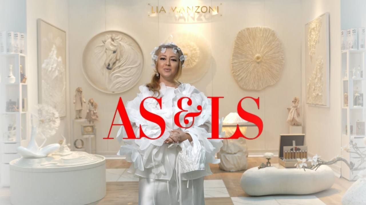 Полностью белый интерьер на стенде Lia Manzoni на Российском Антикварном Салоне & Освещение SWG смотреть онлайн