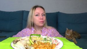 Мукбанг капуста тушеная, кура ноги вареные, салат овощной. Еда вкуснота!