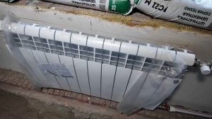 Югра завершает работы по остеклению жилого дома в Авдеевке