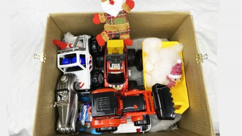 Мультики для детей про игрушечные Машинки в коробке. Новые машинки. Мультики для малышей