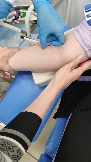 Аня сдавать анализ из вены