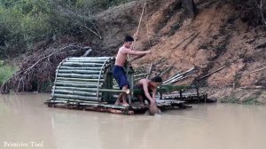 Строительство убежищища из бамбука и рыбалка.