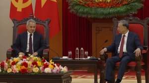 Сергей Шойгу провел встречу с генеральным секретарем ЦК Компартии Вьетнама То Ламом.