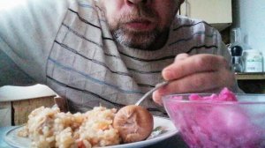 Плов с тушёнкой,сарделька.Мукбанг.