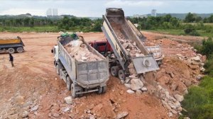 Part_9. Строительство дороги с использованием горного камня. Бульдозер толкает камни.