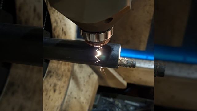 Лазерная резка коронок из трубы чёрного металла (Ø 32 мм) | «Доминант»: точность и аккуратность