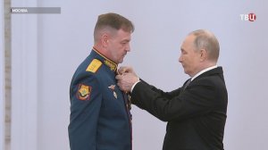Путин наградил бойцов СВО