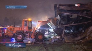 На юго-западе Москвы загорелись 40 строительных бытовок