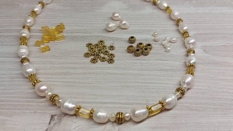 Комплект украшений из натурального речного жемчуга и цитрина