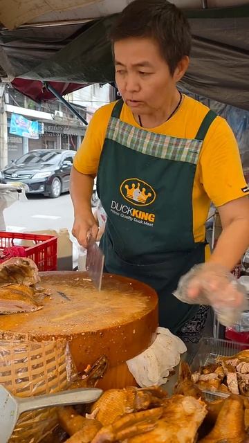 Жареная утка по пекински, в Китае.