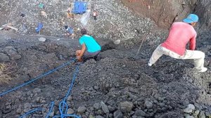 Добыча песка и камня ручным способом.