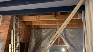 Отделка потолка в частном доме с использованием несущих балок