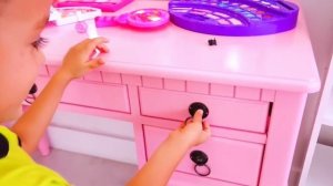 Как дети попали в историю о принцессе? Видео для детей!