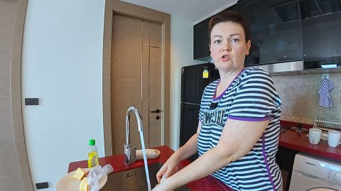 Размораживаю ХОЛОДИЛЬНИК, варю пельмени, короче ОТДЫХАЕМ по полной программе в Паттайе! Влог