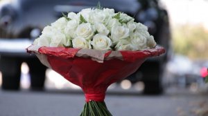 Классический евробукет из роз с папоротником