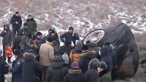 Спускаемый аппарат корабля "Союз МС-27" приземлился в Казахстане.