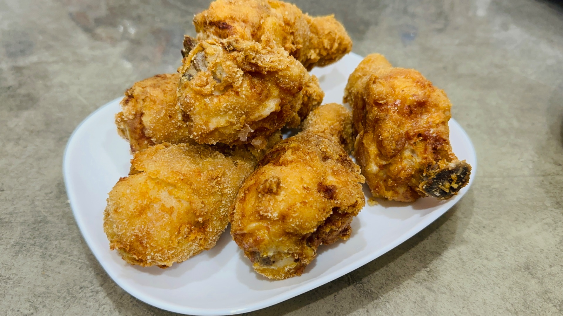 Голени с хрустящей корочкой на сковороде / Готовлю куриную голень в панировке с хрустящей корочкой смотреть онлайн