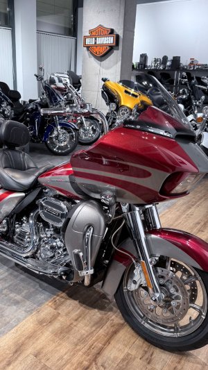 2016 CVO Road Glide (Ruby Red / Palladium Silver)