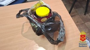 В Кузбассе пресечена передача аферистам от жертвы обмана 425 000 рублей в банке с вареньем