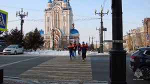 Спасатели МЧС России пробежали трек «35 лет МЧС» по 35 улицам Хабаровска