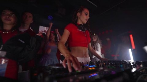 HOUSE BIRTHDAY PARTY • SET BY OLMARU • TECH HOUSE