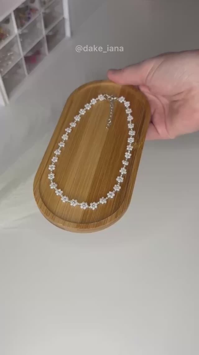 Чокер с ромашками из бисера смотреть онлайн