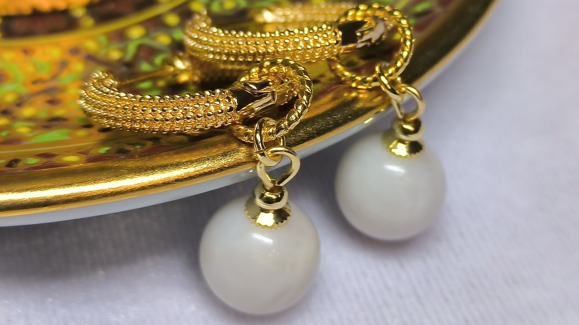 Серьги с натуральным белым агатом