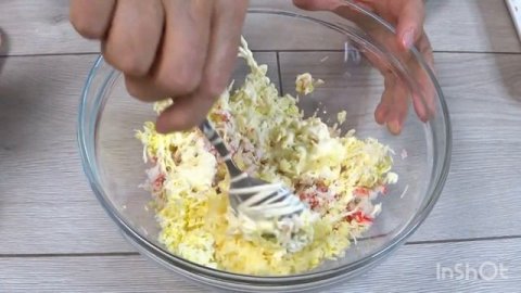 Закуска и подача КРАБОВОГО салата!