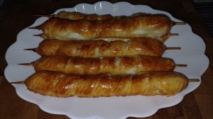 Трубочки с сыром сулугуни.