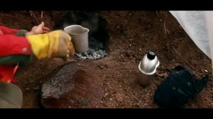 Провести в одиночестве 2 дня в снегу, соорудив простое укрытие и природный очаг для приготовления...