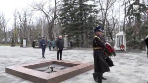 Глава КЧР в День героев Отечества почтил память погибших на фронтах Великой Отечественной