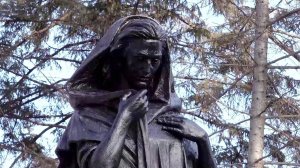 В День Героев Отечества в Биробиджане открыли памятник "Матерям победителей".