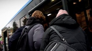 В автобусах запущена функция оплаты на валидаторе проезда нескольких пассажиров одной картой