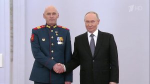 Владимир Путин вручил Золотые Звезды тем, кто совершил подвиг во имя страны.