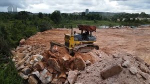 Part_8. Строительство дороги с использованием горного камня. Бульдозер толкает камни.