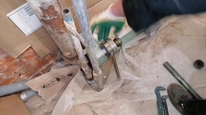 а вот так гниёт труба холодной воды в перекрытии.