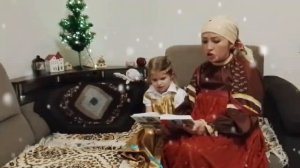 Читает мама на коми языке.mp4