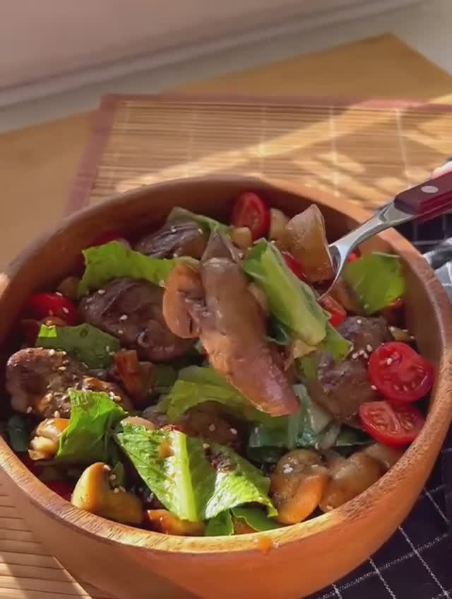 Салат с куриной печенью 🥗