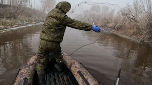 Попали на осеннее разнорыбье. Мороз, сетка колом а рыба на каждом забросе. Рыбалка с подписчиком.