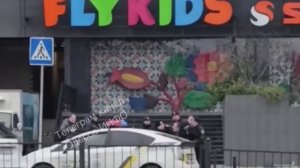 очередная могилизации на сей раз у магазина памперсов.Ну они добровольцу явно пригодятся