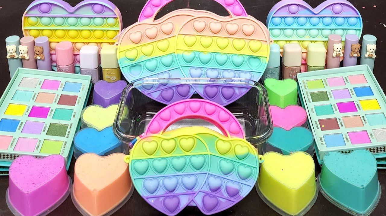 Невероятно красивый Слайм из нежный цветов. Смешиваем косметику и блестки в Слайм