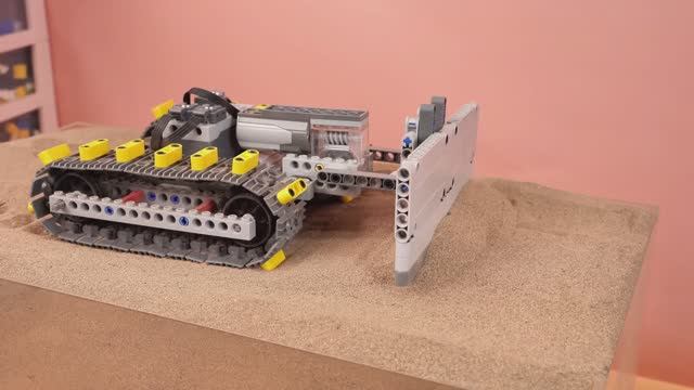 Тестируем мощность бульдозера LEGO: Сколько Песка Он может протолкнуть?