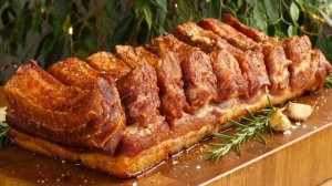 Идеальное ГОРЯЧЕЕ НА ПРАЗДНИЧНЫЙ СТОЛ! Мясо тает во рту. Сочная свиная грудинка в духовке