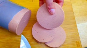 КОЛБАСА ДОМАШНЯЯ. Все просто до безобразия. НЕ ОТЛИЧИТЬ от обычной ВАРЕНОЙ КОЛБАСЫ.