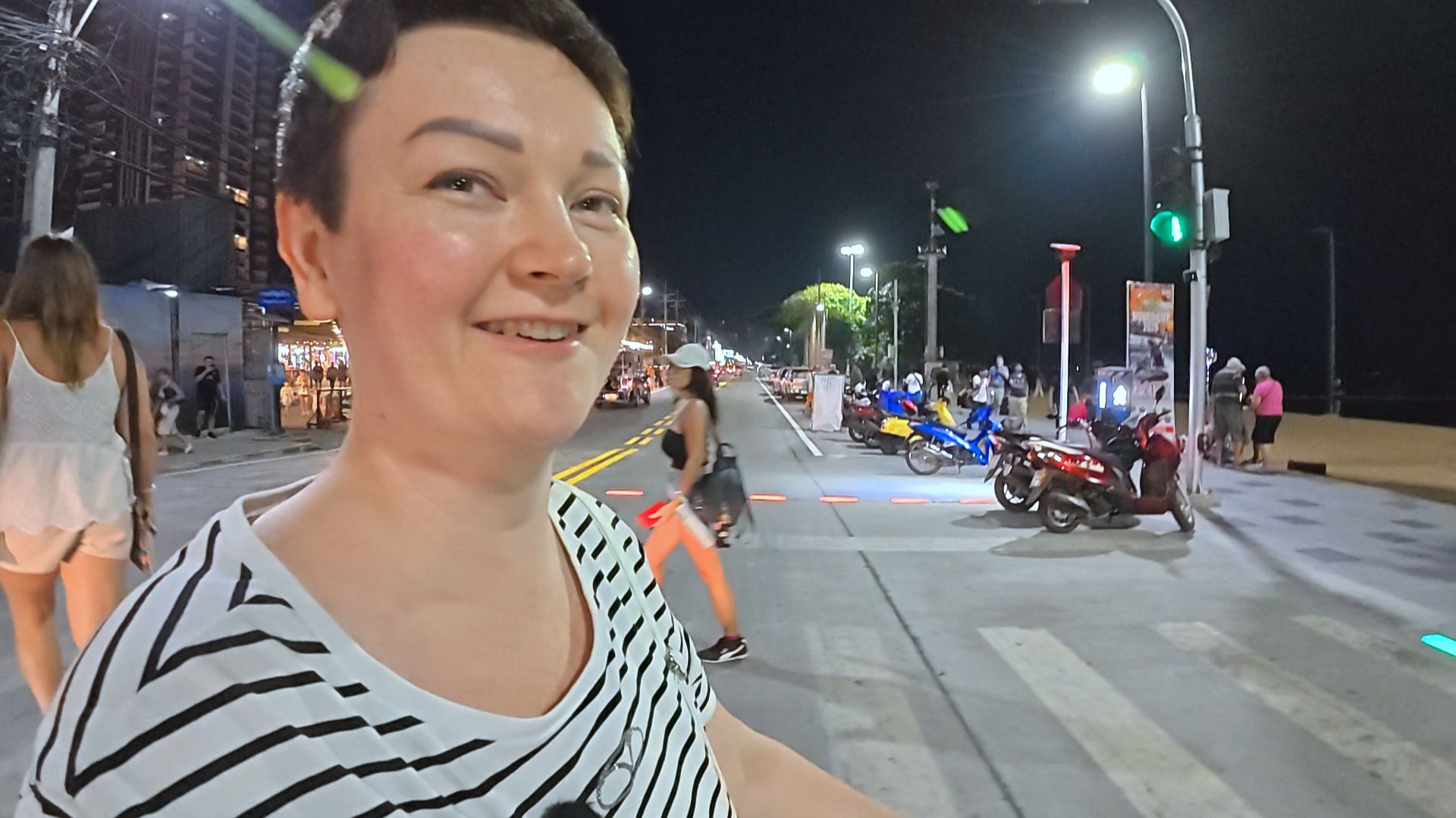 Что едят ТУРИСТЫ в Паттайе? Мистер Сакура запрещает ВЗВЕШИВАТЬСЯ! Вечерний Джомтьен УДИВЛЯЕТ! Влог