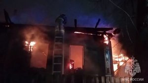 Во время пожара в частном доме погибли два человека