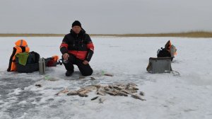 ПЕРВЫЙ ЛЁД 2025-2026! ШОК! БЕЗУМНЫЙ КЛЁВ! ОТОРВАЛСЯ ПО РЫБАЛКЕ В АЛГАБАСЕ!